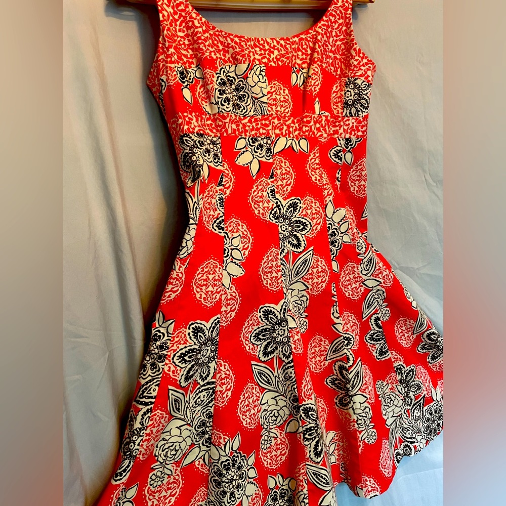 Jones Wear Women's red floral print dress, Size 8